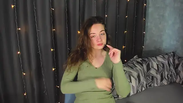 Snapshot of KristinaLoison chatting on 03/05/25, 05:50 KristinaLoison online show from 03/05/25, 05:50