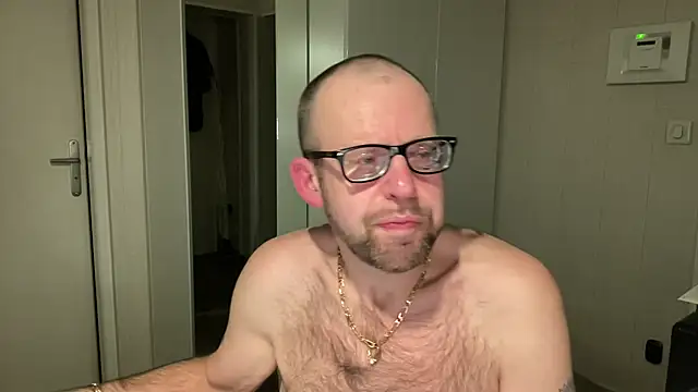 FABIOGLASSES online show from 11/18/25, 10:47