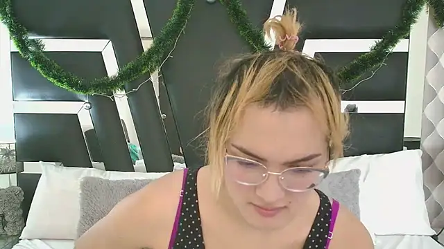 Snapshot of katya_kozlov chatting on 01/19/25, 03:18 katya kozlov online show from 01/19/25, 03:18