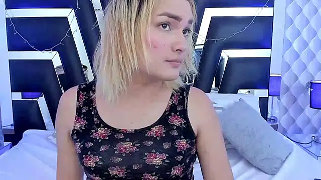 Snapshot of katya_kozlov chatting on 02/26/25, 04:25 katya kozlov online show from 02/26/25, 04:25