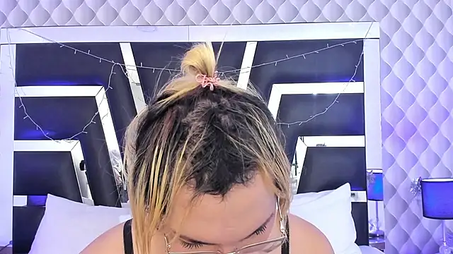 Snapshot of katya_kozlov chatting on 03/17/25, 06:40 katya kozlov online show from 03/17/25, 06:40