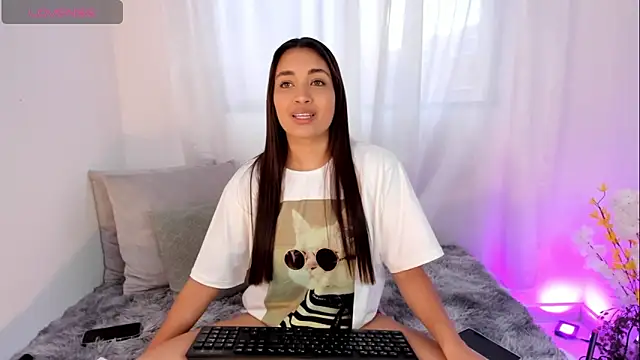 aisha es online show from 10/04/25, 06:17