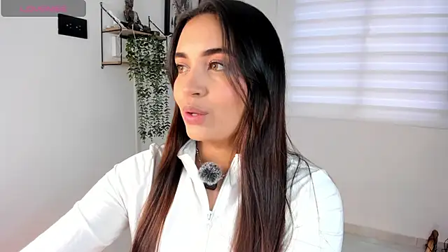 aisha es online show from 05/19/26, 09:10