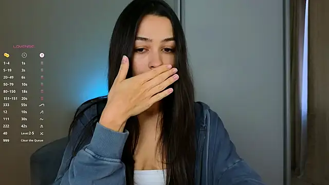 Snapshot of mo1ly chatting on 12/17/24, 10:01 mo1ly online show from 12/17/24, 10:01