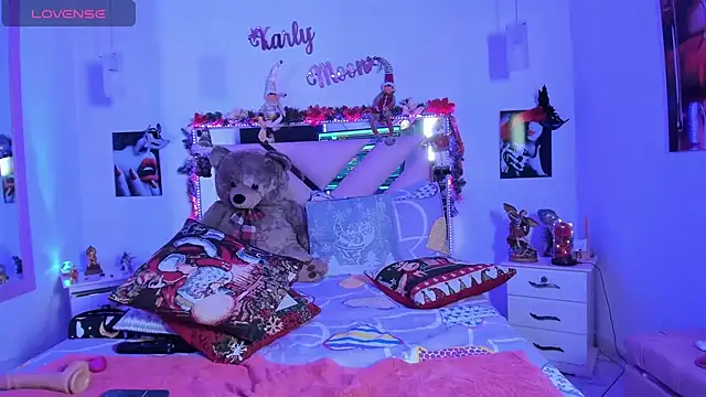 Karly moon online show from 12/18/24, 06:32