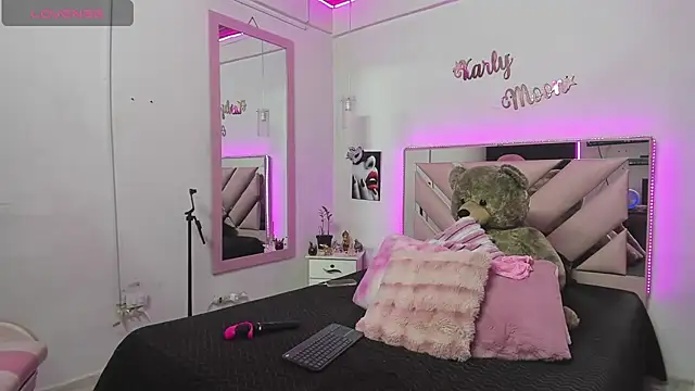 Karly moon online show from 09/13/25, 12:21