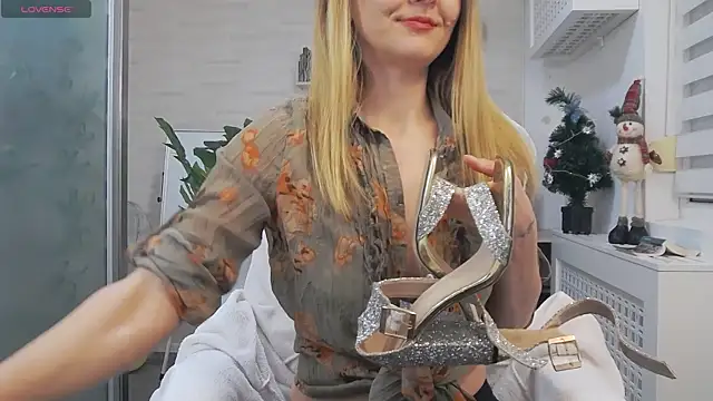 EllaMilf  online show from 12/12/24, 07:37