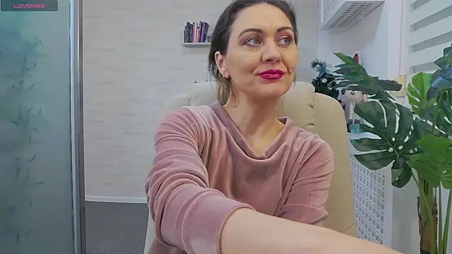 EllaMilf  online show from 12/19/24, 02:57