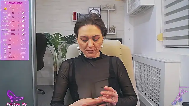 EllaMilf  online show from 02/22/25, 07:34