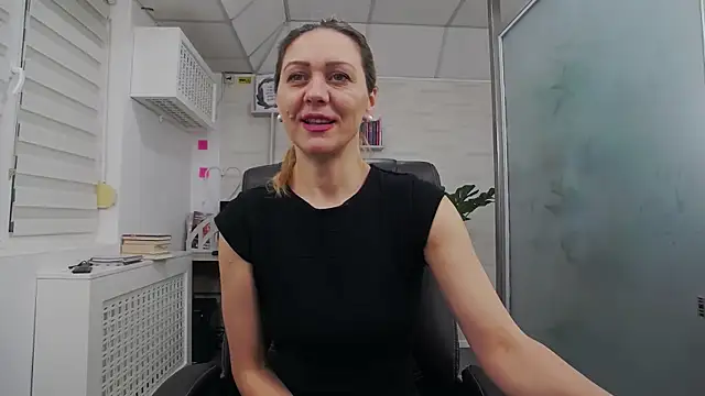 EllaMilf  online show from 11/15/25, 04:58