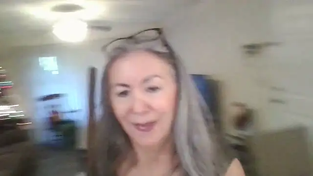 EvaRobinson online show from 01/02/25, 09:28