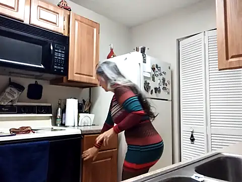 EvaRobinson online show from 01/21/25, 03:32