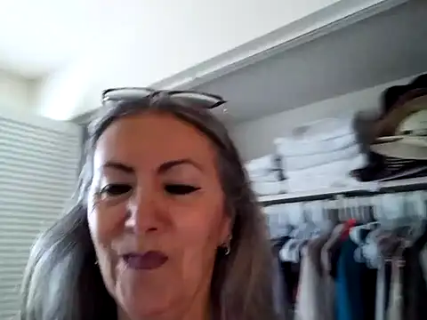 EvaRobinson online show from 02/12/25, 09:01