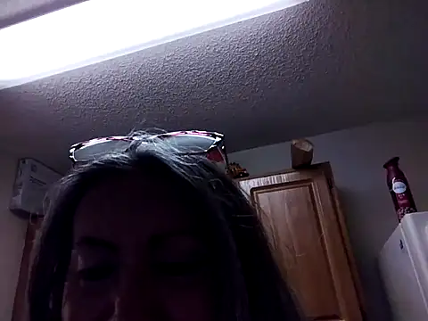 EvaRobinson online show from 02/13/25, 06:27