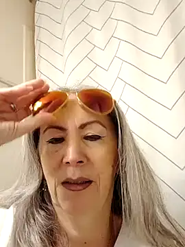 EvaRobinson online show from 02/17/25, 03:31