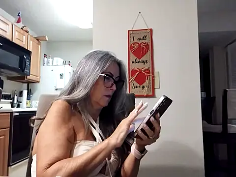 EvaRobinson online show from 02/28/25, 01:47