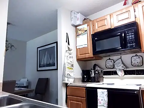 EvaRobinson online show from 03/06/25, 04:07