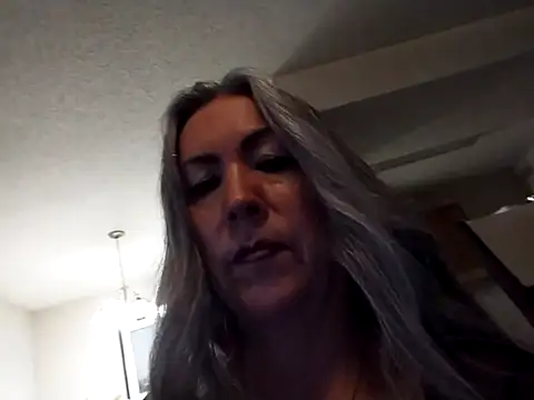 EvaRobinson online show from 03/09/25, 07:48