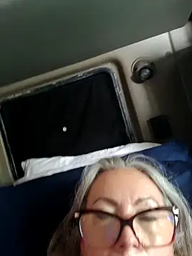 EvaRobinson online show from 03/10/25, 05:50