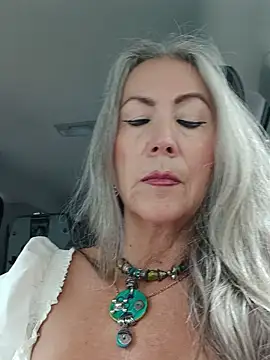 EvaRobinson online show from 09/12/25, 04:29