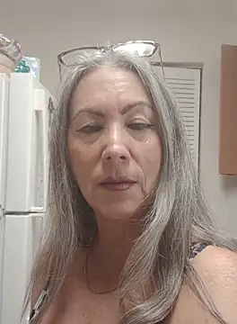 EvaRobinson online show from 09/25/25, 01:15