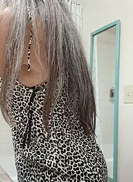 EvaRobinson online show from 10/13/25, 08:09