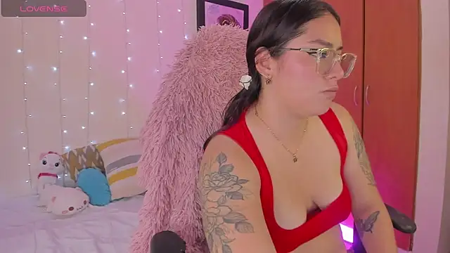 Snapshot of olivia__s chatting on 04/13/26, 01:11 olivia s online show from 04/13/26, 01:11