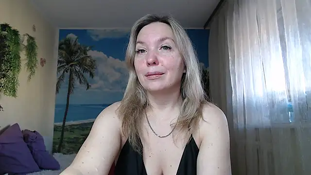 Snapshot of soaring_love chatting on 11/17/25, 05:13 soaring love online show from 11/17/25, 05:13