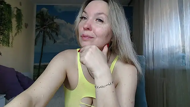 Snapshot of soaring_love chatting on 11/21/25, 05:06 soaring love online show from 11/21/25, 05:06