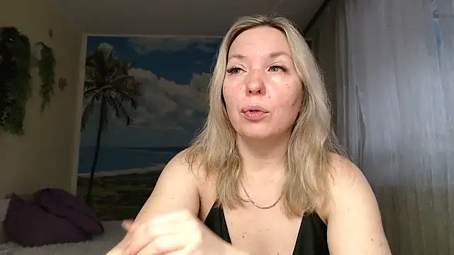 Snapshot of soaring_love chatting on 12/15/25, 05:34 soaring love online show from 12/15/25, 05:34