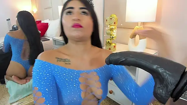 Snapshot of AntoniaRoss_ chatting on 12/10/24, 08:27 AntoniaRoss online show from 12/10/24, 08:27