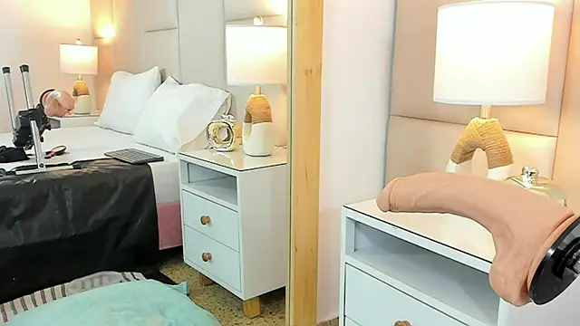 AntoniaRoss  online show from 03/04/25, 08:05