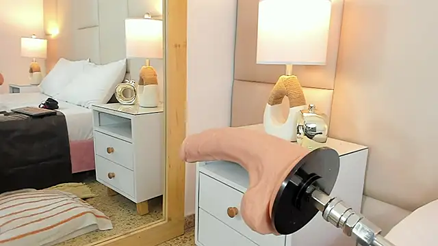 Snapshot of AntoniaRoss_ chatting on 03/18/25, 07:53 AntoniaRoss online show from 03/18/25, 07:53