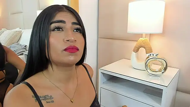 Snapshot of AntoniaRoss_ chatting on 11/04/25, 02:16 AntoniaRoss online show from 11/04/25, 02:16