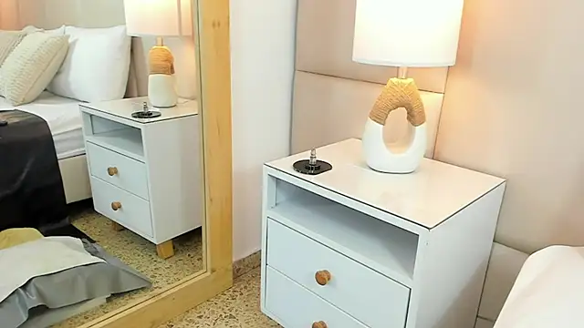 Snapshot of AntoniaRoss_ chatting on 12/02/25, 02:01 AntoniaRoss online show from 12/02/25, 02:01