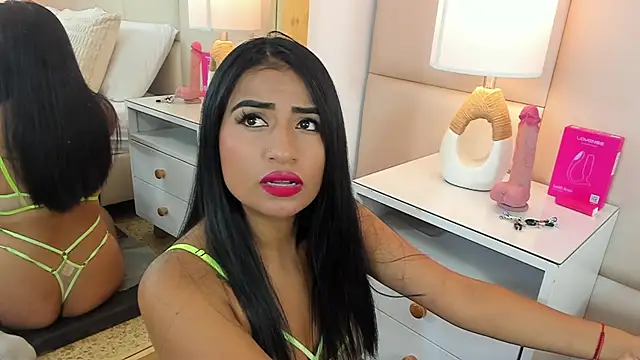 Snapshot of AntoniaRoss_ chatting on 04/20/26, 12:08 AntoniaRoss online show from 04/20/26, 12:08