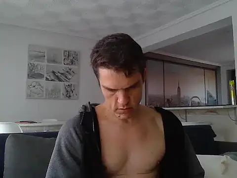 Snapshot of HeteroOli chatting on 02/01/25, 10:05 HeteroOli online show from 02/01/25, 10:05