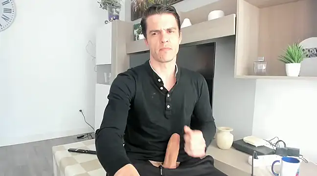 Snapshot of HeteroOli chatting on 02/17/25, 10:07 HeteroOli online show from 02/17/25, 10:07