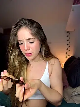 Snapshot of ShelbyHagen chatting on 03/11/26, 02:28 ShelbyHagen online show from 03/11/26, 02:28