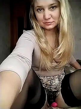 ImyoursLilu32 online show from 12/23/24, 08:25