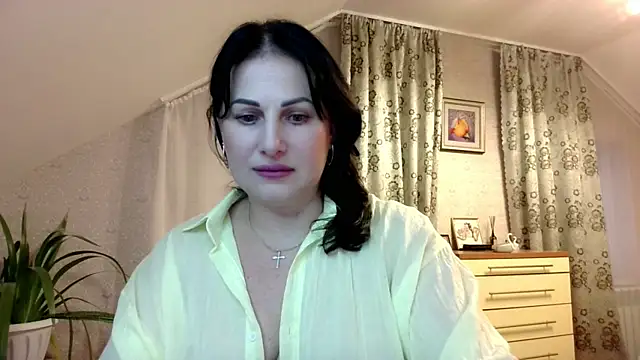 Snapshot of _sarairiti chatting on 10/12/25, 11:53  sarairiti online show from 10/12/25, 11:53