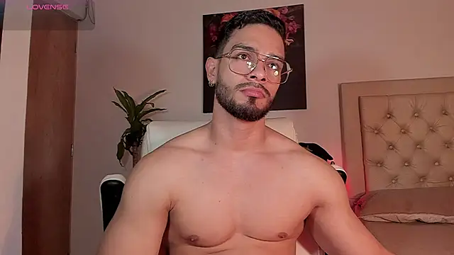 Snapshot of Josseph1_ chatting on 10/28/25, 10:01 Josseph1 online show from 10/28/25, 10:01