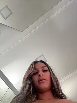 Snapshot of AliceStone19 chatting on 03/17/25, 04:33 AliceStone19 online show from 03/17/25, 04:33