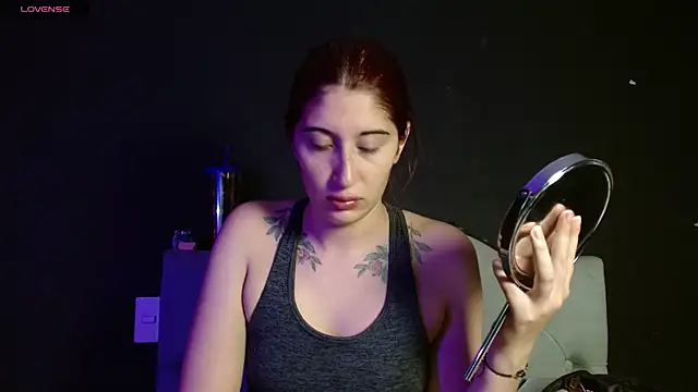 Snapshot of Red-moon1 chatting on 01/07/26, 04:48 Red-moon1 online show from 01/07/26, 04:48