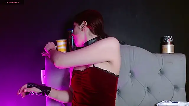 Snapshot of Red-moon1 chatting on 02/15/26, 04:31 Red-moon1 online show from 02/15/26, 04:31