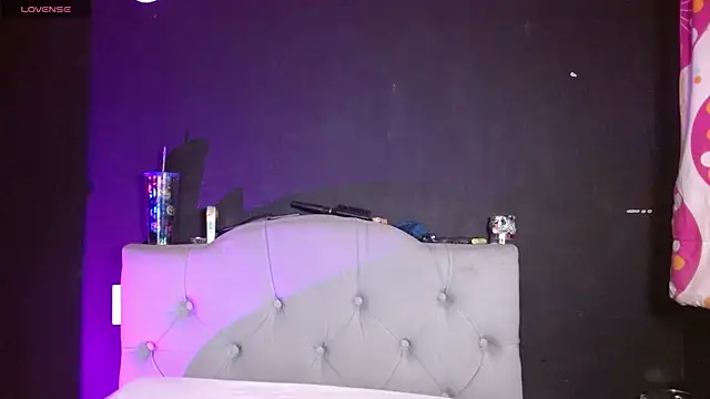 Snapshot of Red-moon1 chatting on 04/08/26, 05:18 Red-moon1 online show from 04/08/26, 05:18