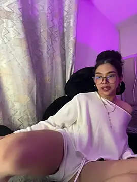 Snapshot of Samantha_Bernardo chatting on 06/21/26, 05:21 Samantha Bernardo online show from 06/21/26, 05:21