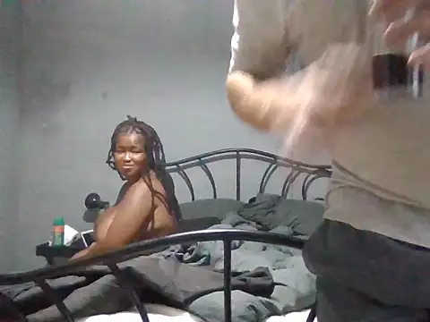 Snapshot of TheZACouple chatting on 12/20/25, 04:25 TheZACouple online show from 12/20/25, 04:25