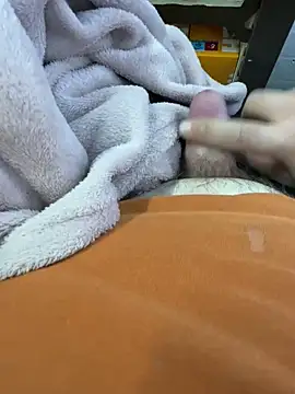 Snapshot of buri232 chatting on 03/15/25, 06:21 buri232 online show from 03/15/25, 06:21