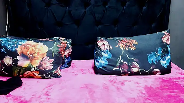 Snapshot of Ducheess chatting on 03/06/25, 02:09 Ducheess online show from 03/06/25, 02:09